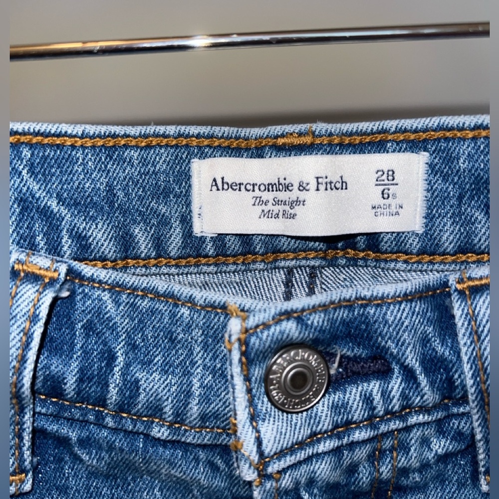 Abercrombie & Fitch Mid Rise Straight Jeans